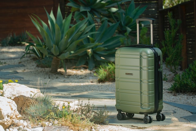 Navigating Travel with Style: 5 Exceptional Hardside Spinner Luggage Options